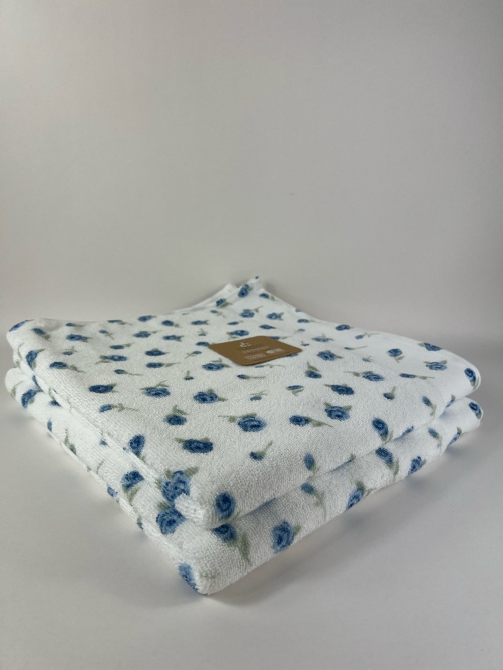 Deborah Connolly Bath Towels Blue Flowers Extra Soft Cotton Blend Set of 2 NEW